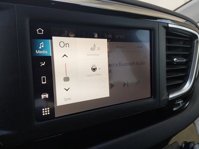 2023 Chrysler Voyager - Photo 18