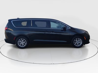 2023 Chrysler Voyager - Photo 8
