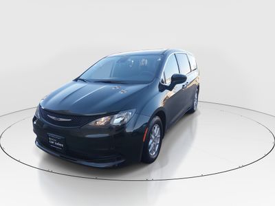2023 Chrysler Voyager - Photo 3