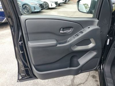 2026 Nissan Frontier — detail view