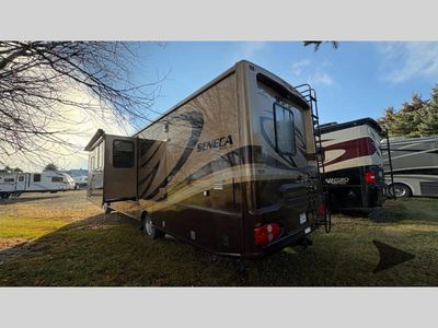 2008 Jayco Seneca HD — interior view