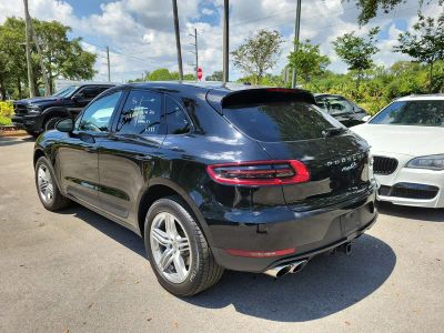 2016 Porsche Macan — detail view
