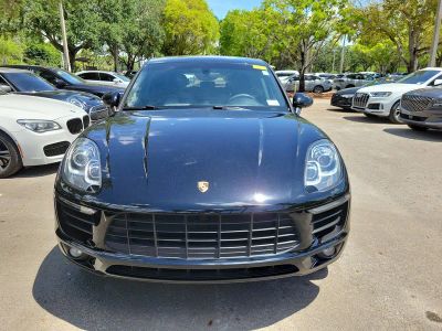 2016 Porsche Macan — side profile view