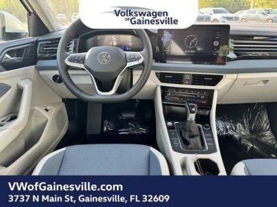 2025 Volkswagen Jetta — photo 9 view