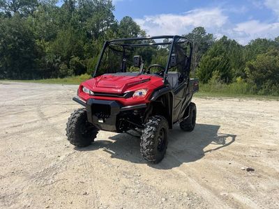 2025 Honda Pioneer 1000 - Photo 2