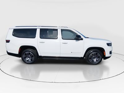 2023 Jeep Wagoneer L — photo 8 view