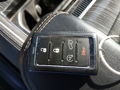 2023 Jeep Wagoneer L — photo 15 view
