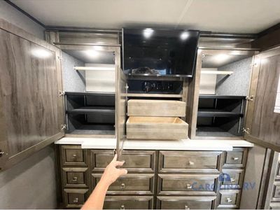 2019 Fleetwood Discovery LXE - Photo 10