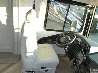 2026 Fleetwood Bounder - Photo 8