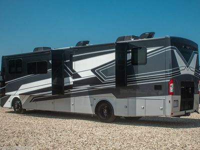 2026 Thor Motor Coach Riviera - Photo 2