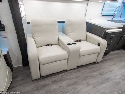 2026 Thor Motor Coach Riviera - Photo 9