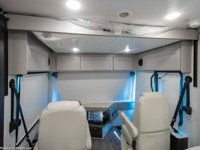 2026 Thor Motor Coach Riviera - Photo 5