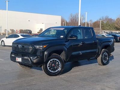 2024 Toyota Tacoma - Photo 2