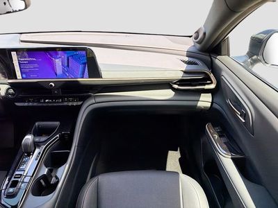 2026 Toyota Crown Signia - Photo 19