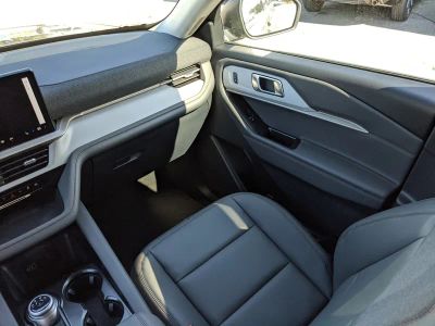 2026 Ford Explorer — photo 15 view