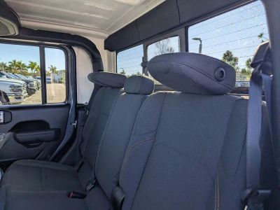 2026 Jeep Gladiator — photo 7 view