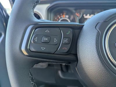 2026 Jeep Gladiator — photo 17 view