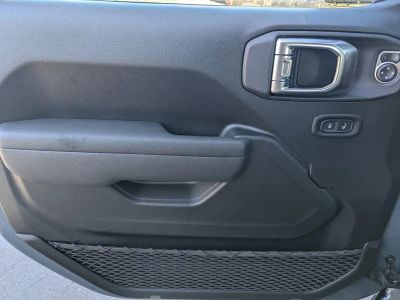 2026 Jeep Gladiator — photo 14 view