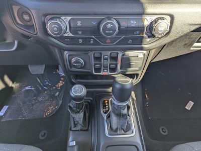 2026 Jeep Gladiator — photo 15 view