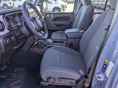 2026 Jeep Gladiator — photo 12 view