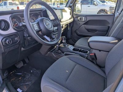 2026 Jeep Gladiator — photo 13 view