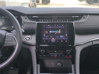 2025 Jeep Grand Cherokee L — photo 18 view