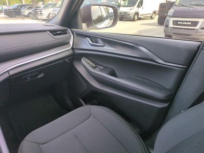 2025 Jeep Grand Cherokee L — photo 17 view
