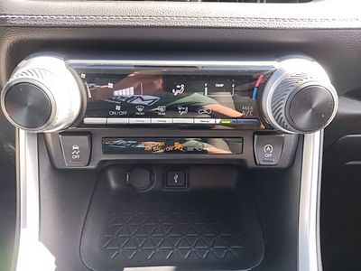 2022 Toyota RAV4 — photo 33 view