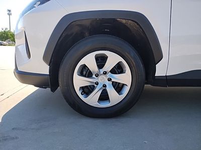 2022 Toyota RAV4 — photo 13 view
