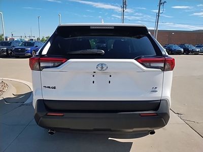 2022 Toyota RAV4 — photo 8 view