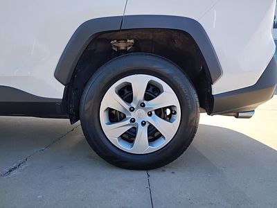2022 Toyota RAV4 — photo 16 view