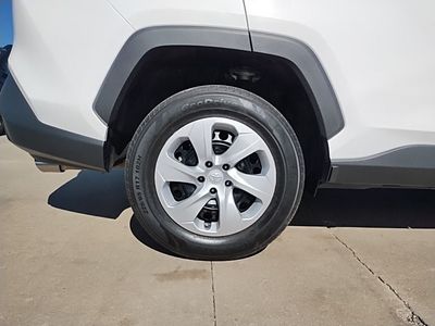 2022 Toyota RAV4 — photo 15 view