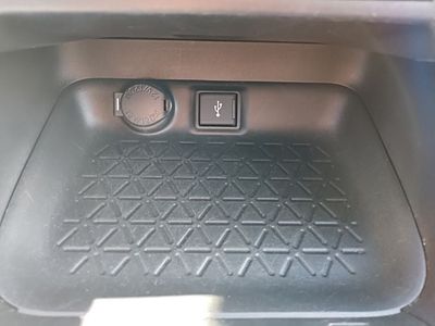 2022 Toyota RAV4 — photo 32 view