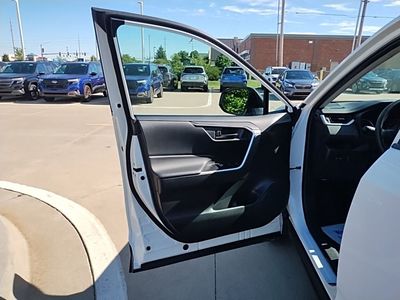2022 Toyota RAV4 — photo 17 view