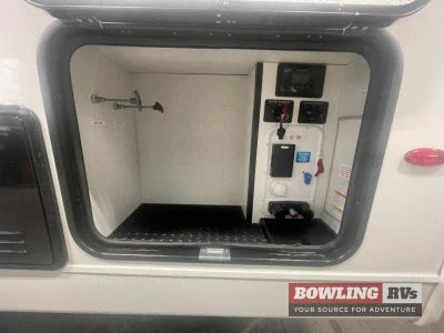 2025 Serenova 160LG — engine compartment view