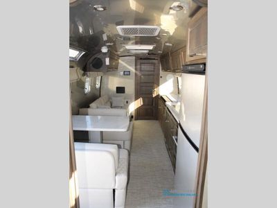 2026 Airstream Classic - Photo 10