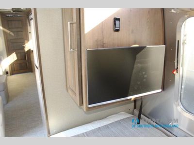 2026 Airstream Classic - Photo 35