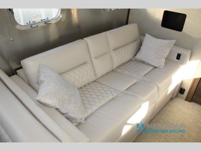2026 Airstream Classic - Photo 14