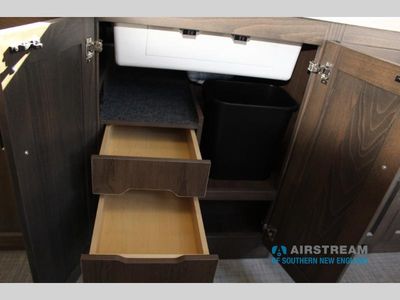 2026 Airstream Classic - Photo 26