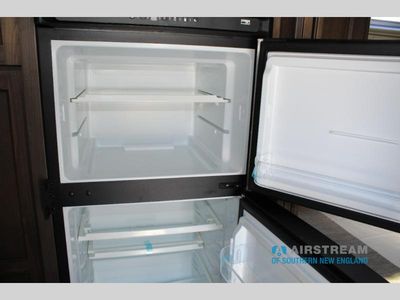 2026 Airstream Classic - Photo 29
