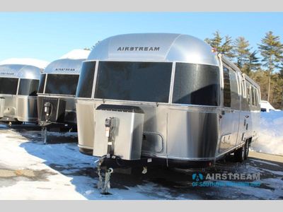 2026 Airstream Classic - Photo 2