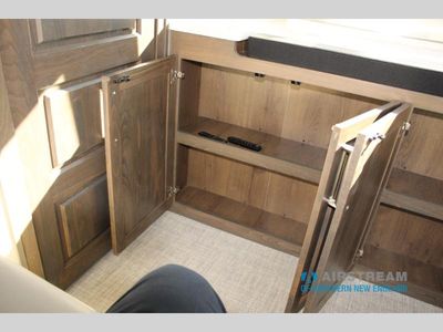 2026 Airstream Classic - Photo 28