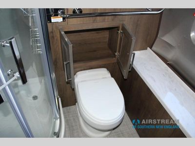 2026 Airstream Classic - Photo 45