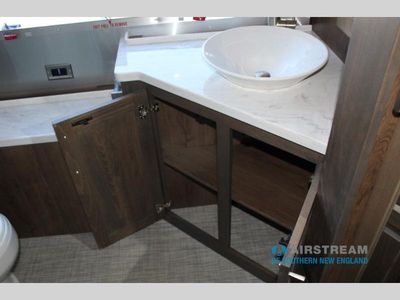2026 Airstream Classic - Photo 43
