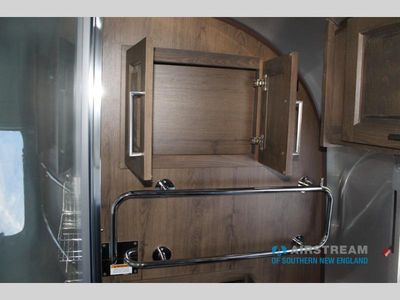 2026 Airstream Classic - Photo 44