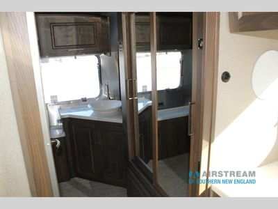 2026 Airstream Classic - Photo 39