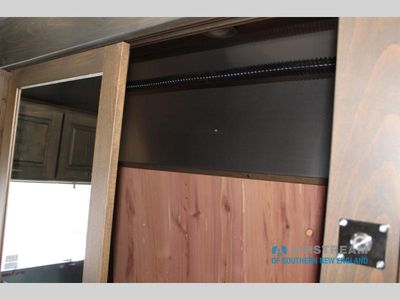 2026 Airstream Classic - Photo 41