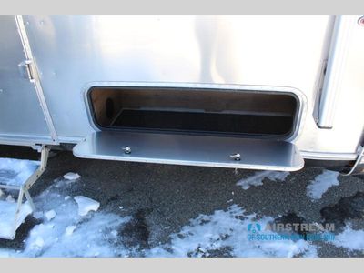 2026 Airstream Classic - Photo 7