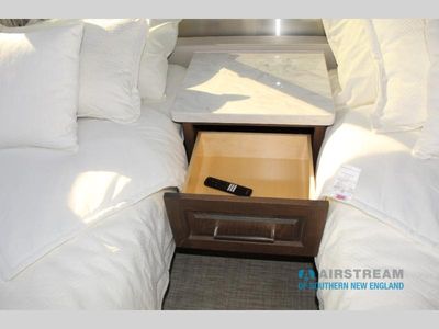 2026 Airstream Classic - Photo 33