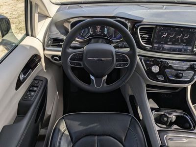 2023 Chrysler Pacifica - Photo 15